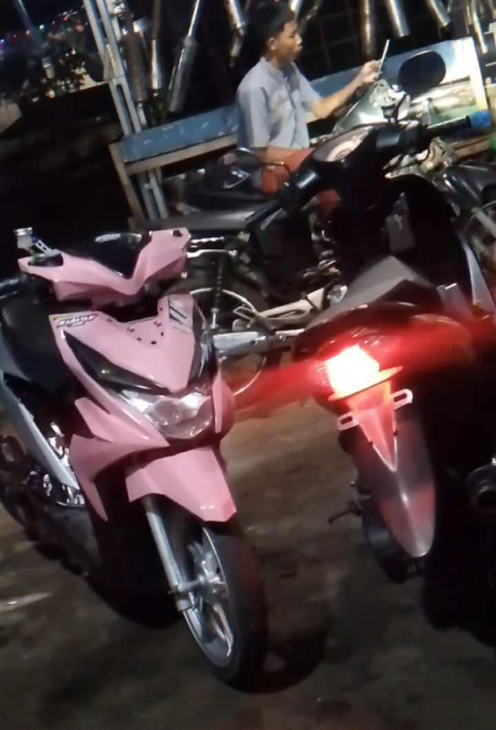 @𝘼𝙢𝙚𝙠 𝙍𝙤𝙧𝙧