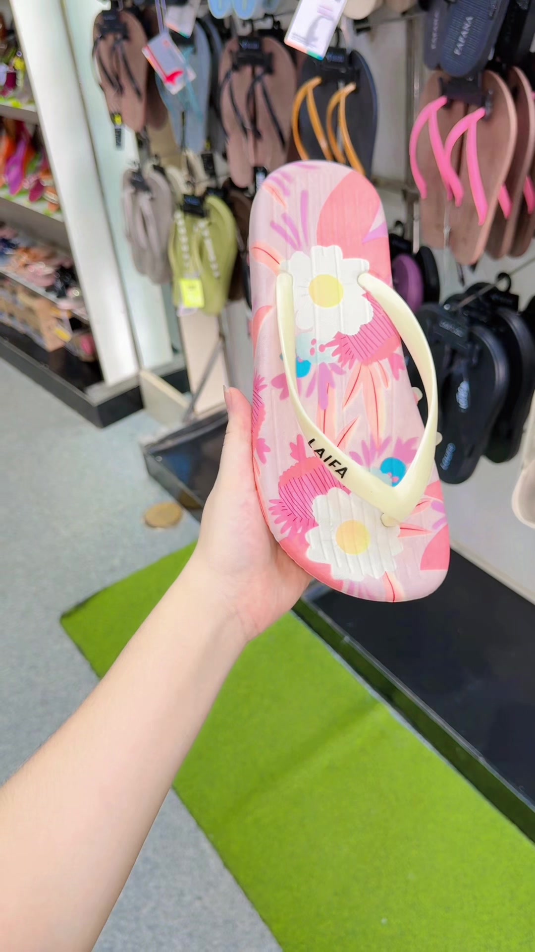 @Cherry Shoe Store