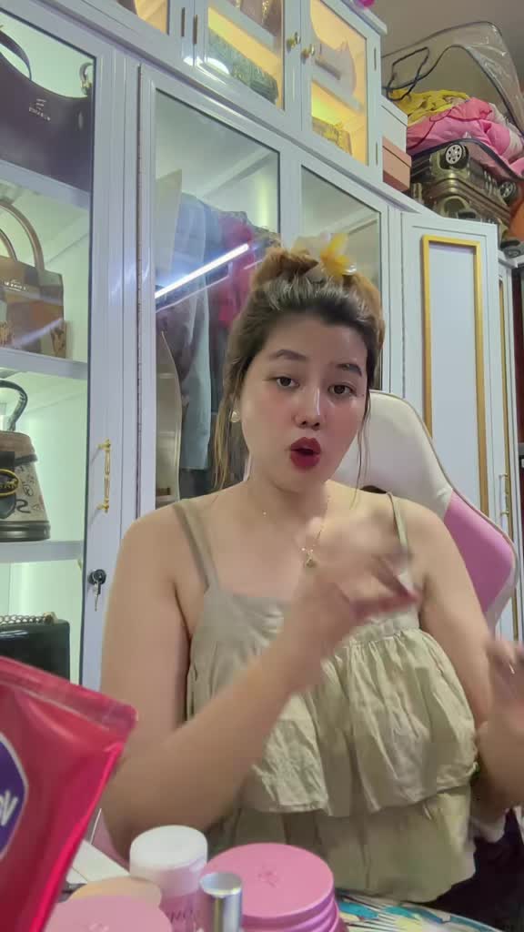 @MyatNoeKhaing🖤(မြတ်နိုးအိမ်)