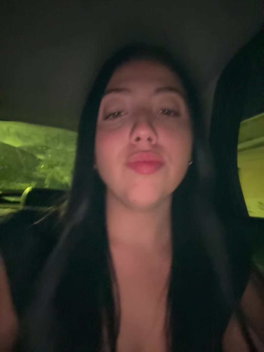 @whoisvickyy