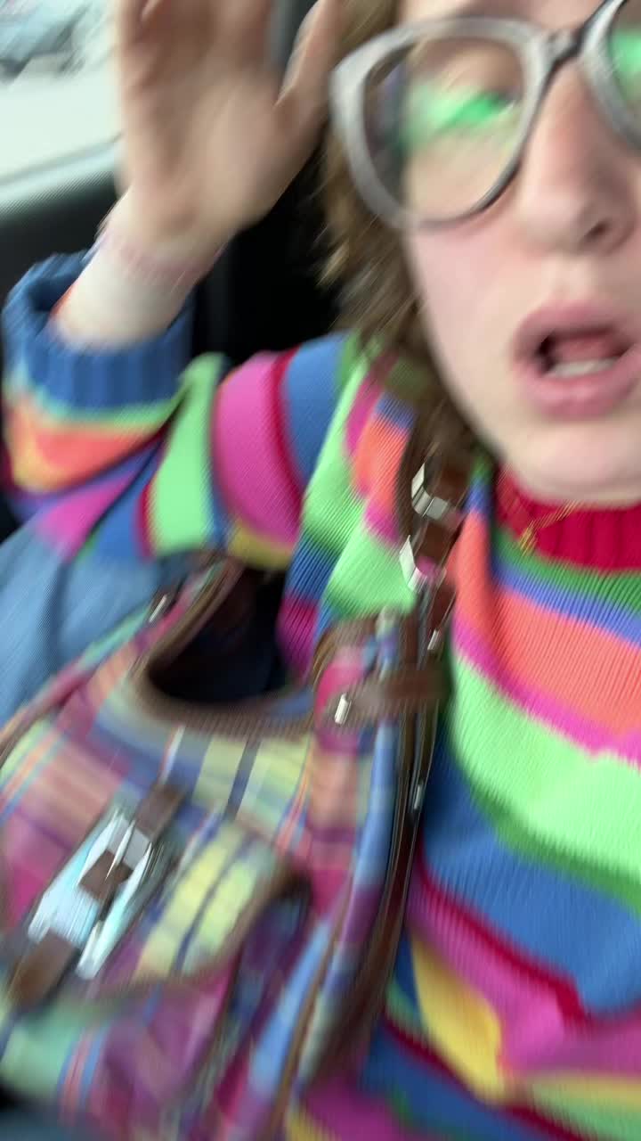 @shepwearsglasses