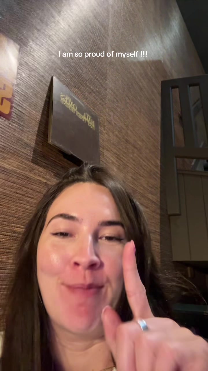 @ELLIE 🍑