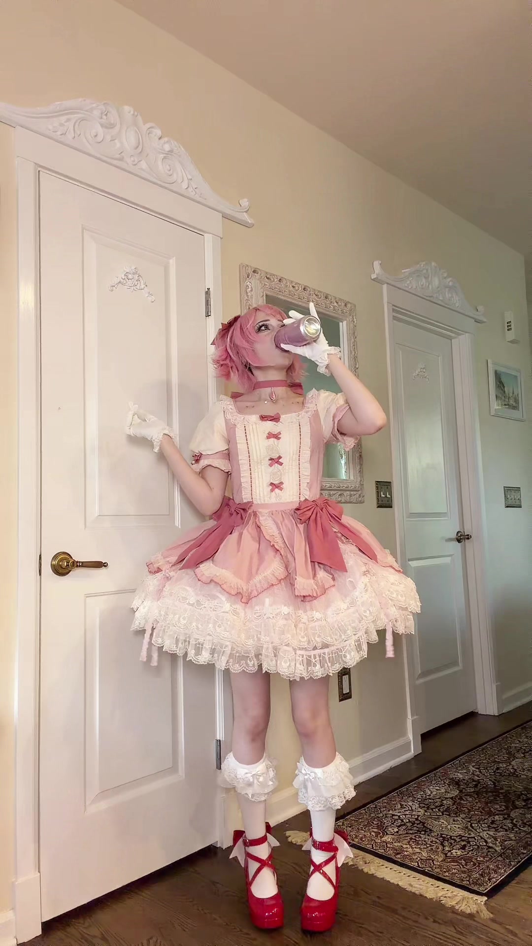 @anastasia (MAIN mewklekitty)
