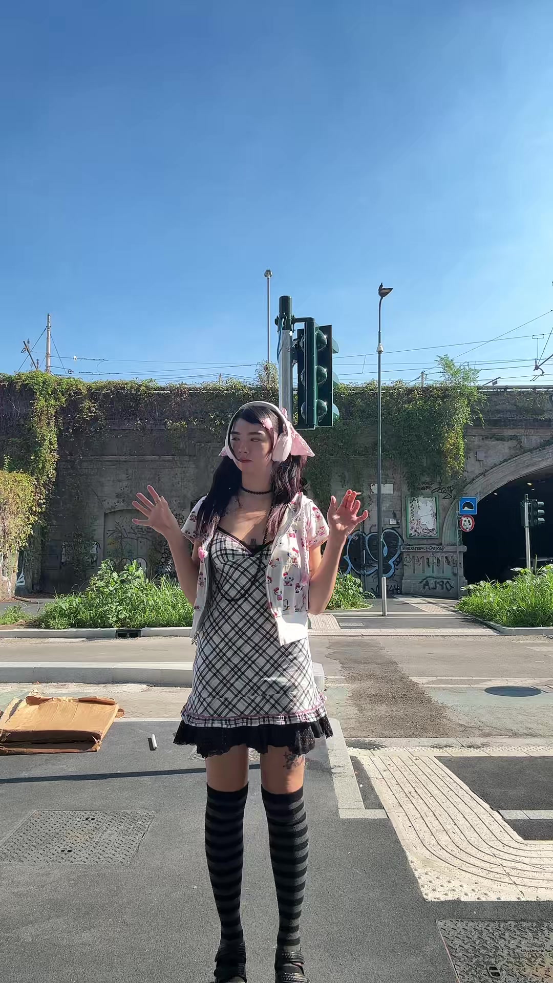 @lili >•<