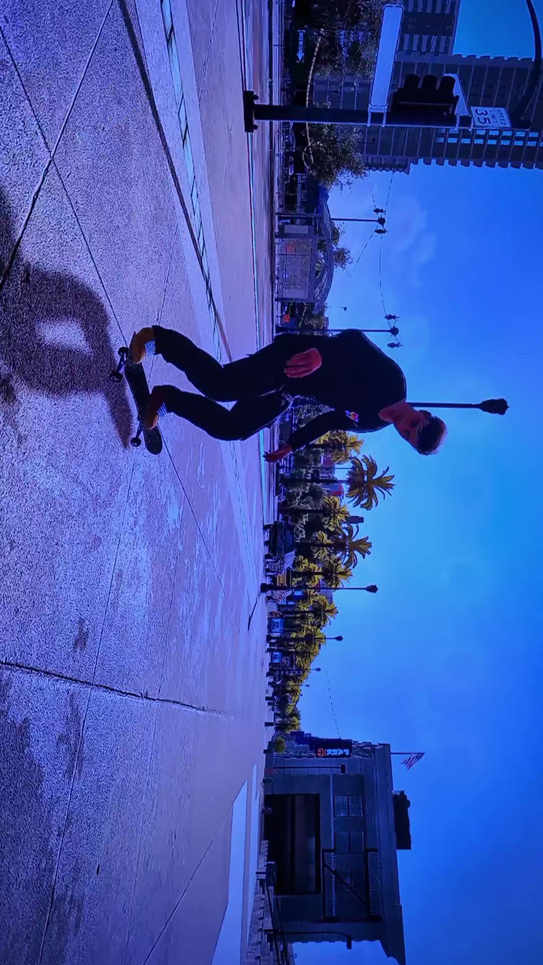 @2HandLuke