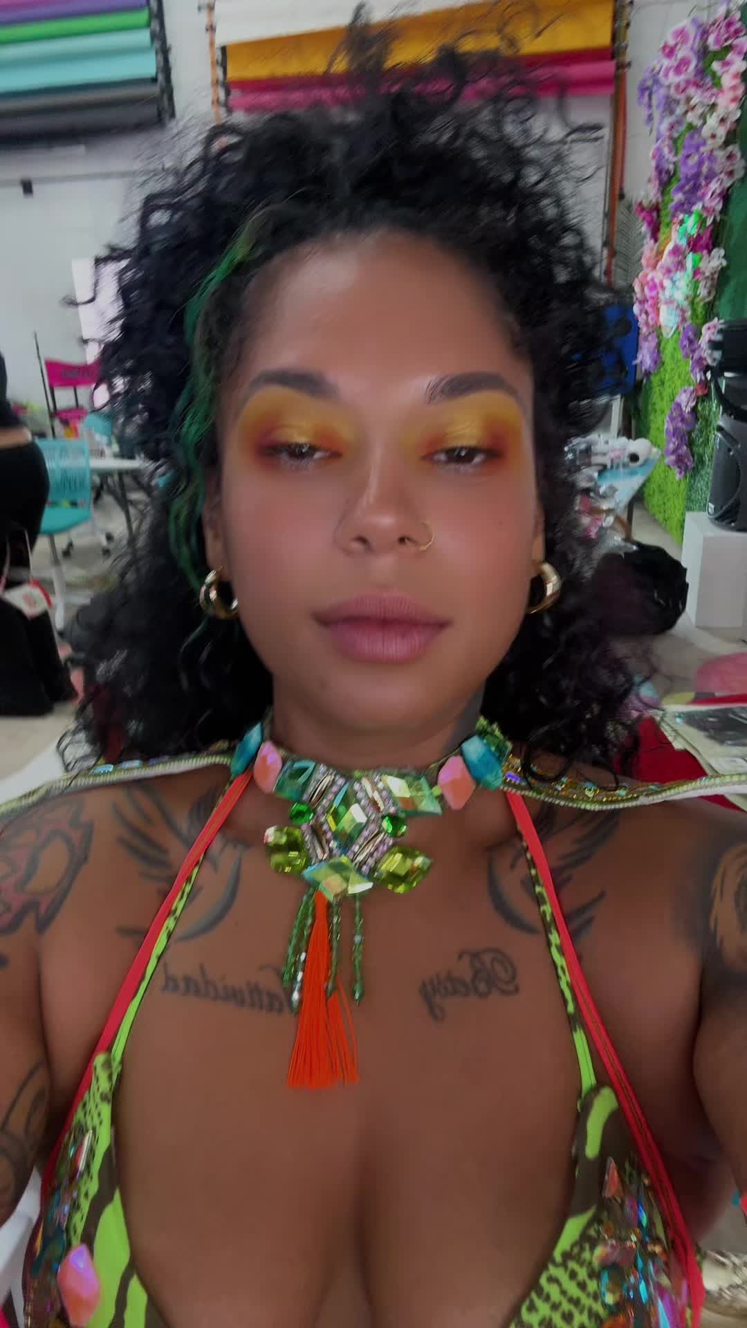 @ShhmoneyCurl