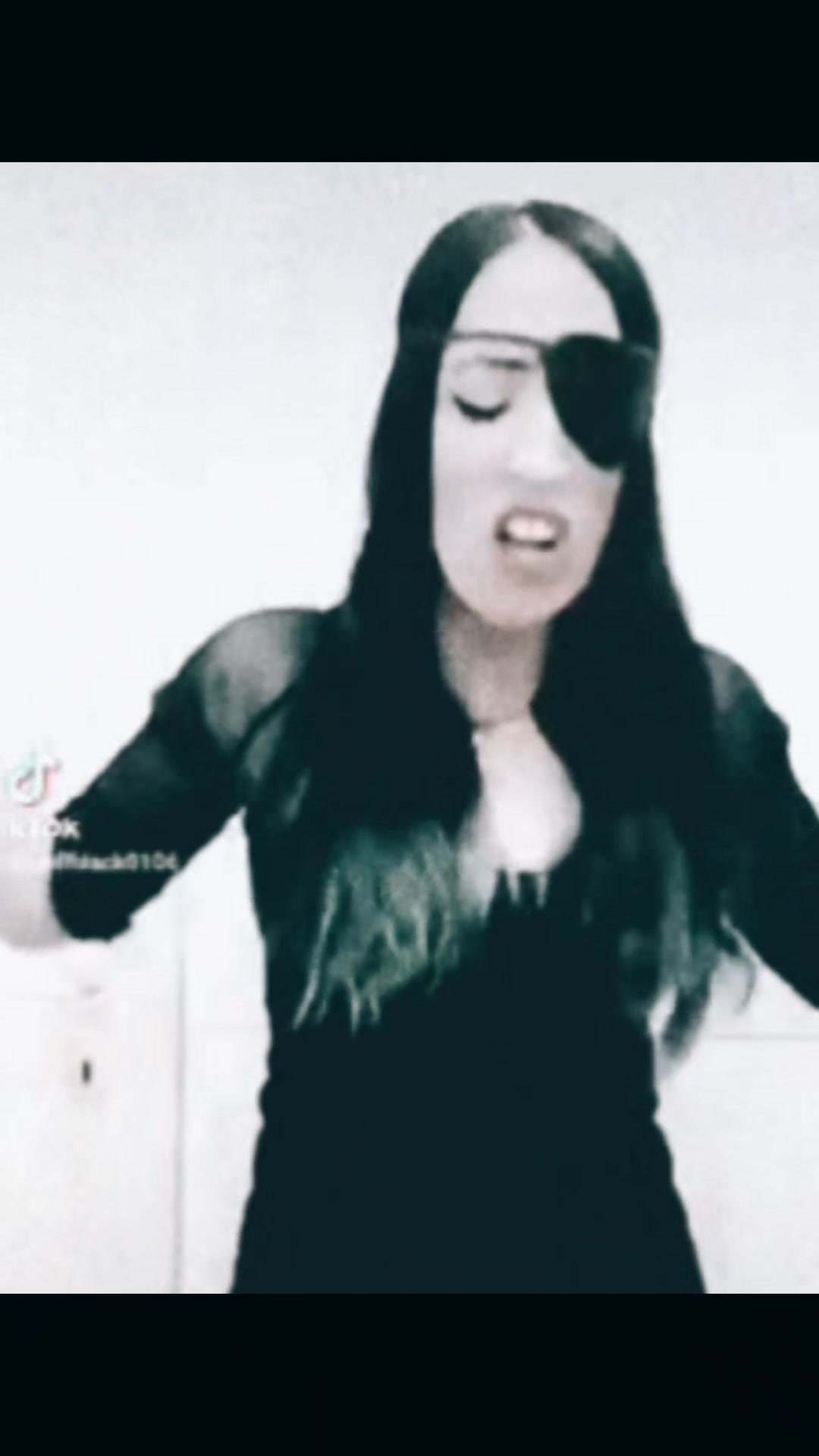 @LadyWolfBlack🐺