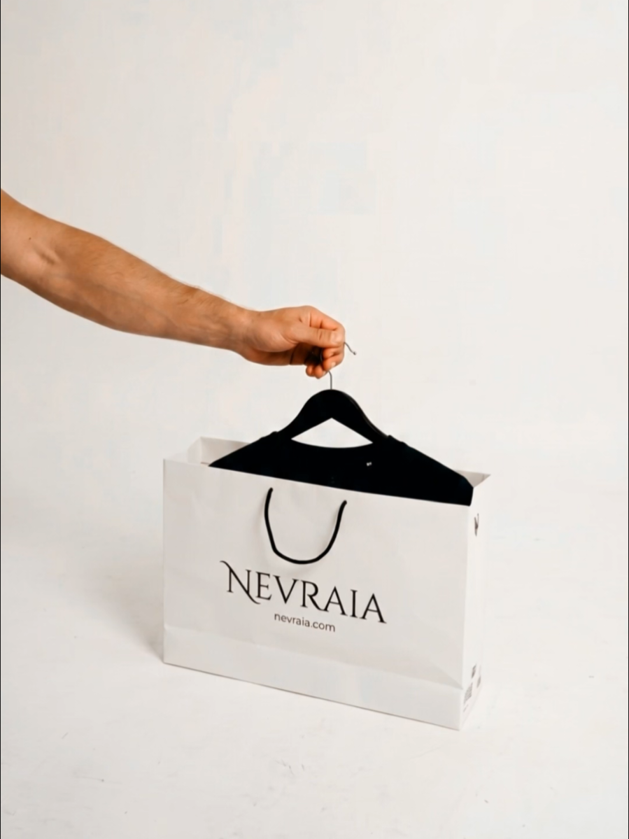@N e v r a i a