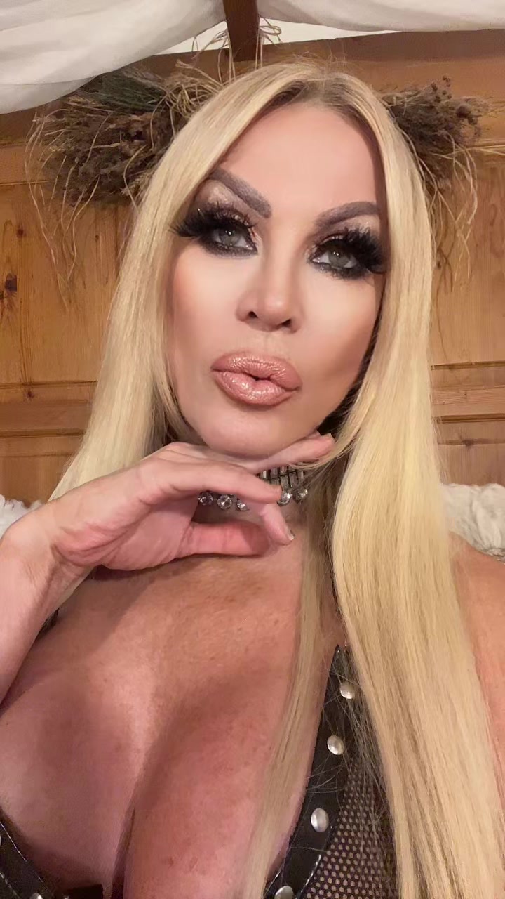 @Amber Lynn&reg;️