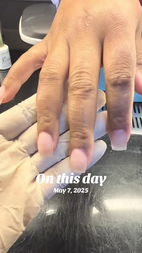 @PrettyPlushNails