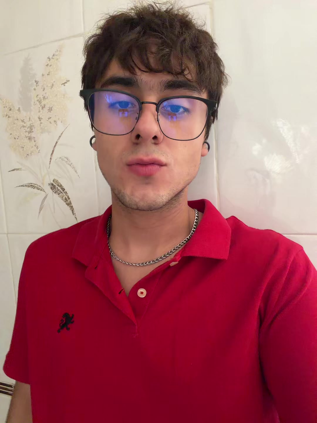 @Macías