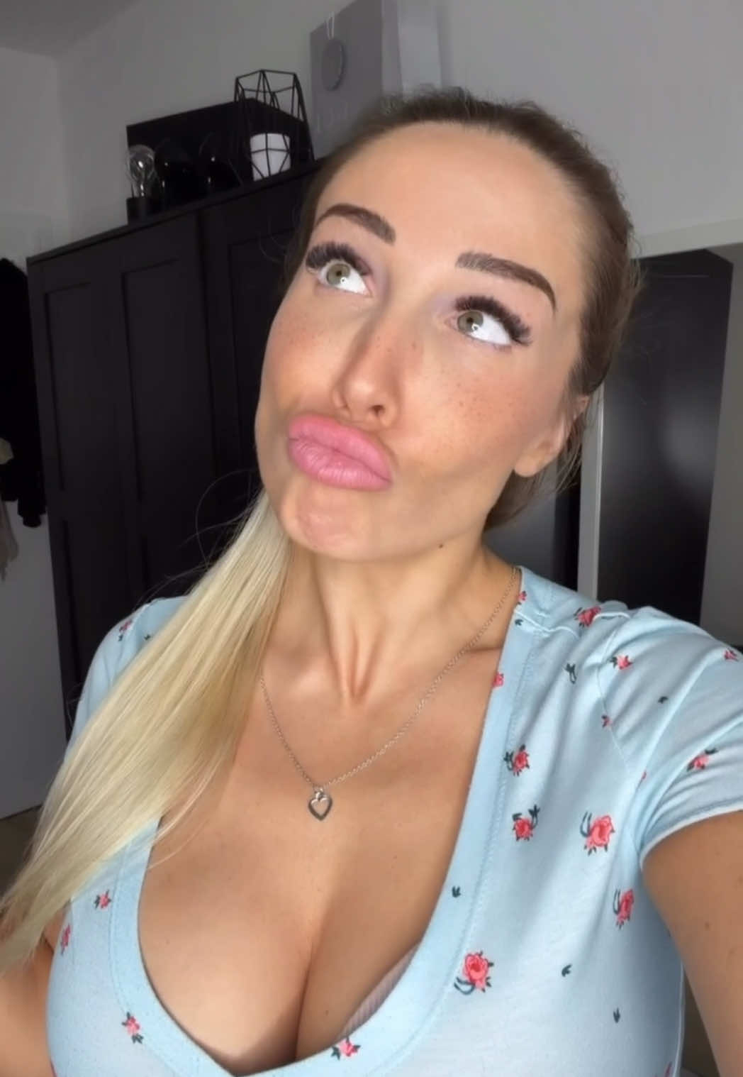@Laraiza