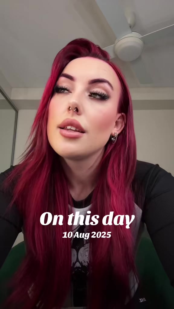 @LEASHBIAN 😈
