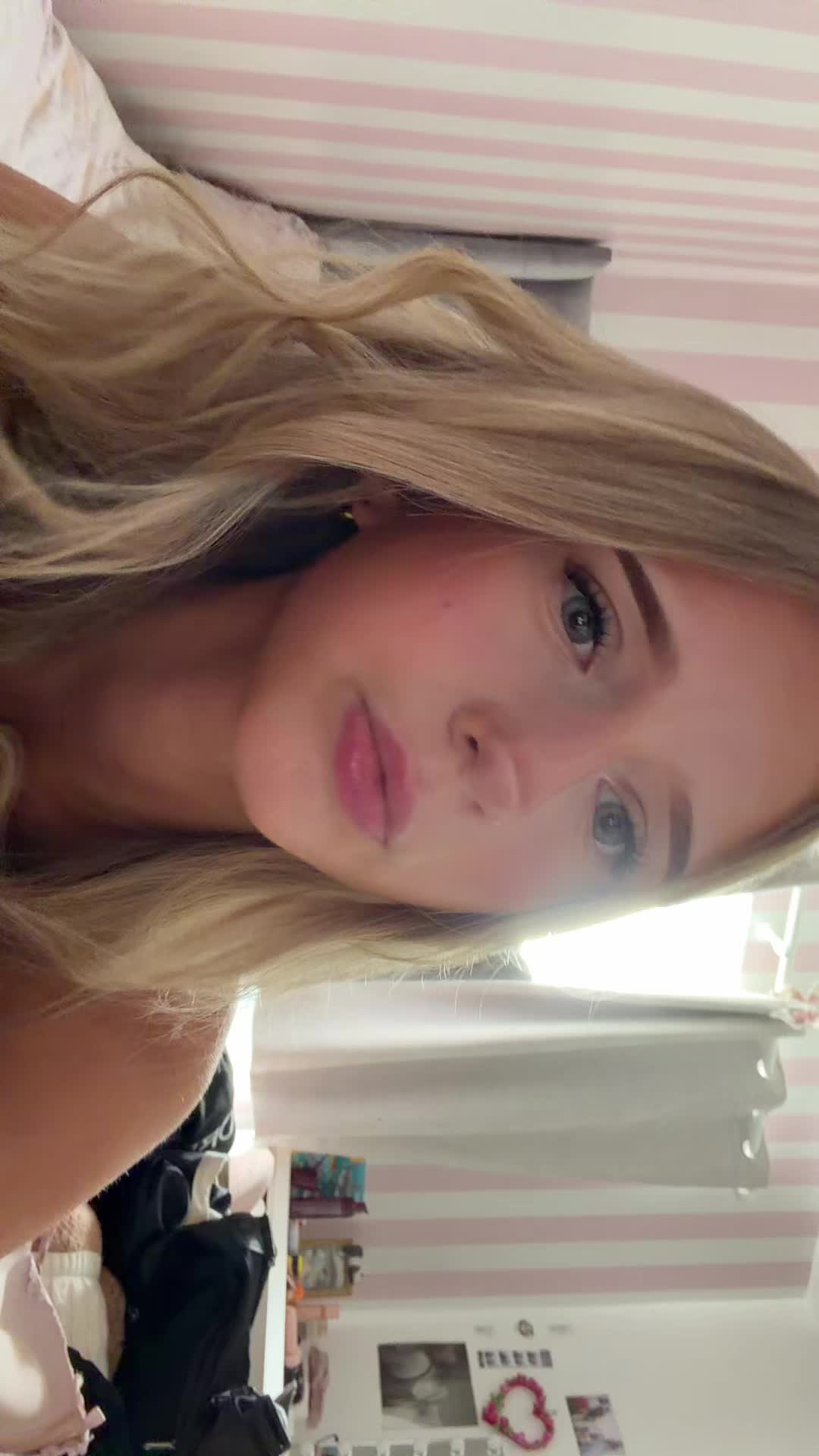 @𝓁𝒶𝓊𝓇𝒶🪽🧁