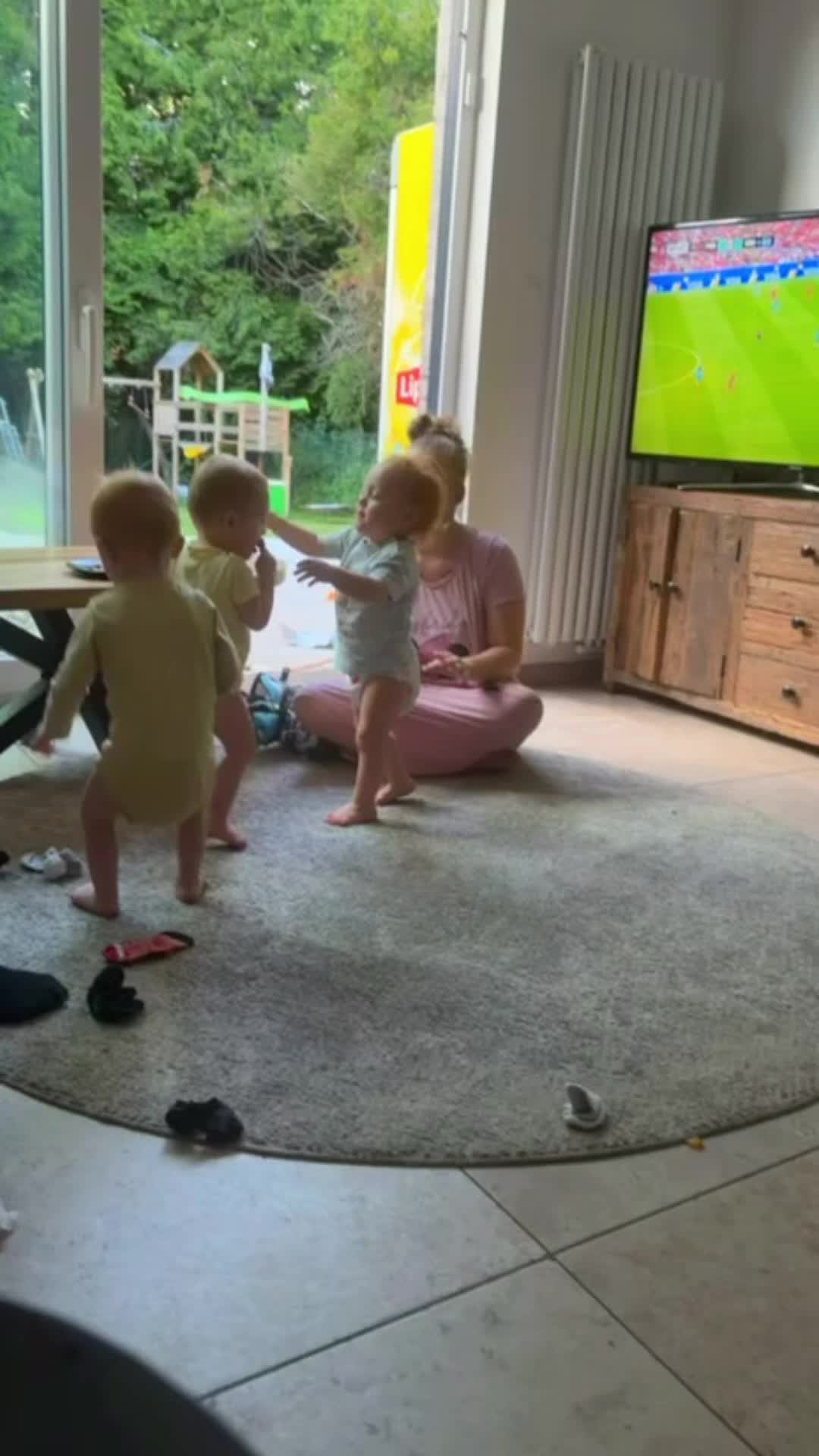 @mom's triplet+2