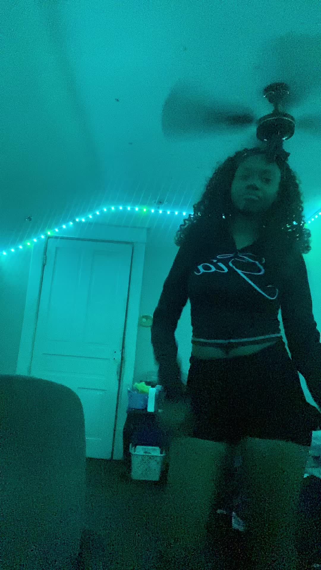 @🎭