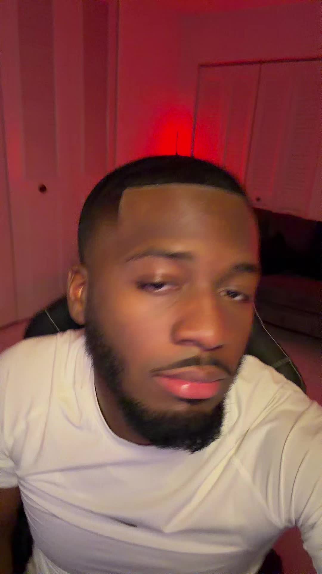 @👾