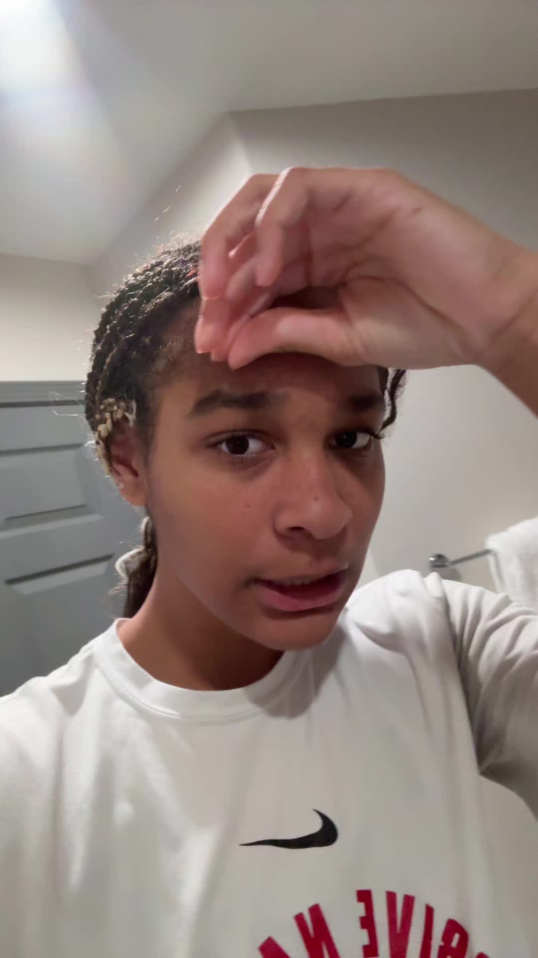 @😗
