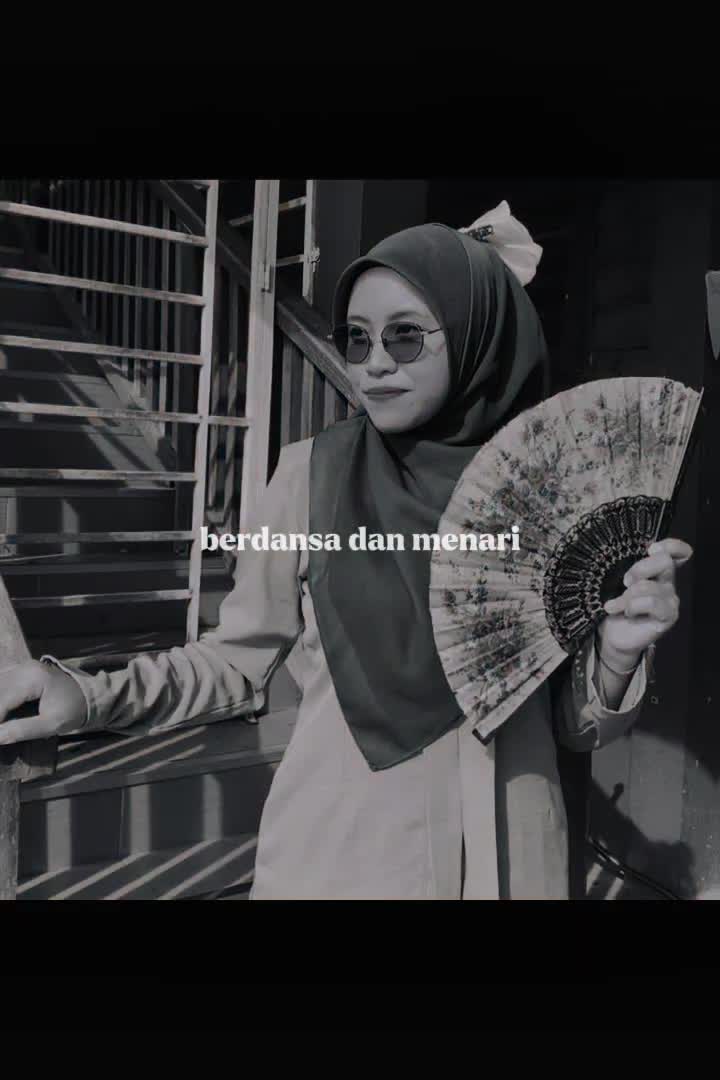 @gadis berkacamata🌸