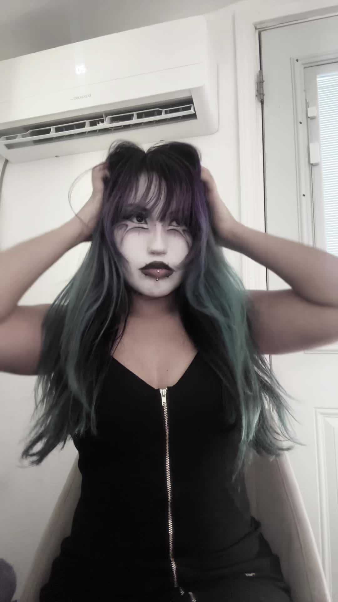 @🧚🏼&zwj;♂️