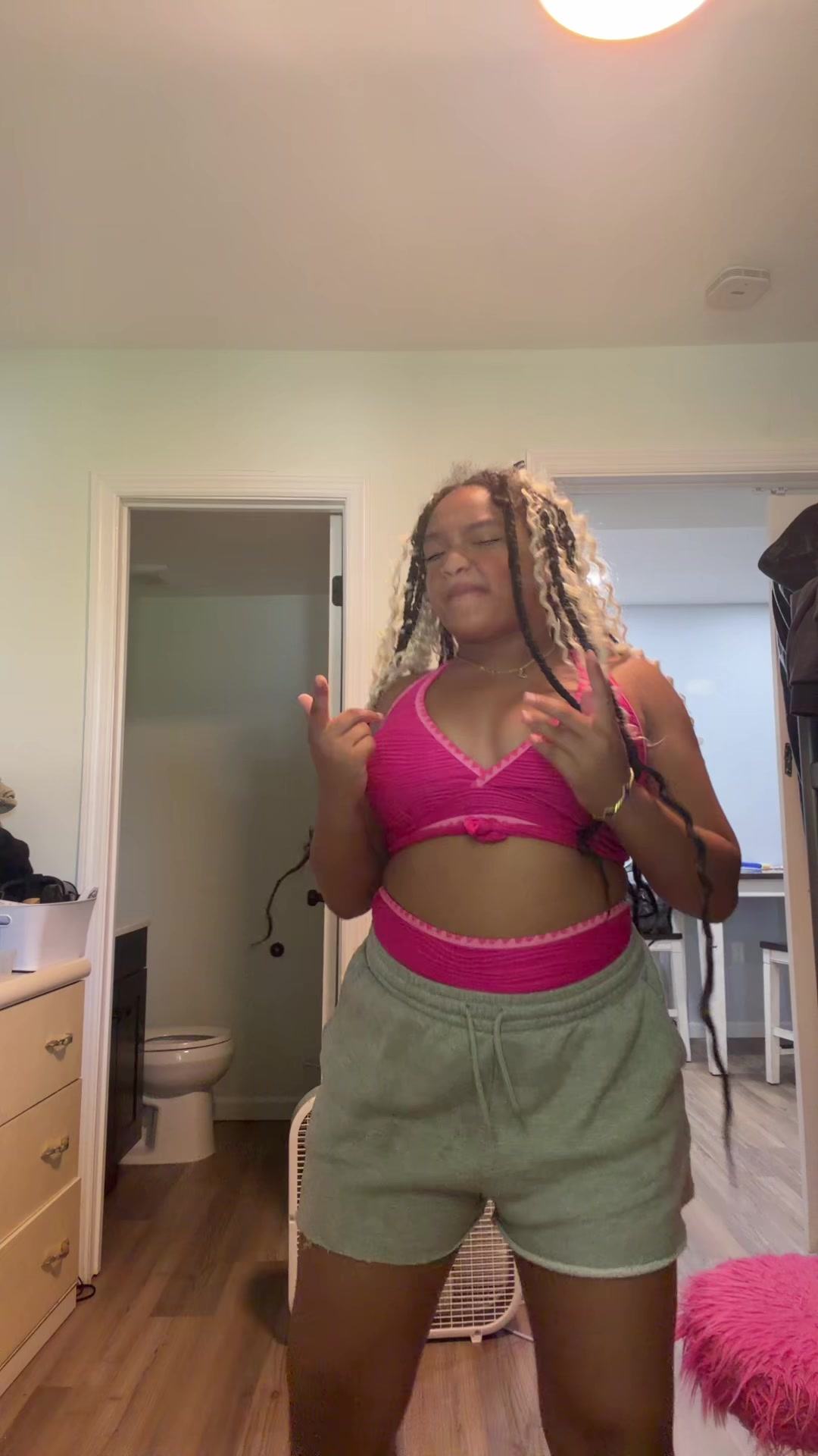 @justmenyla5685