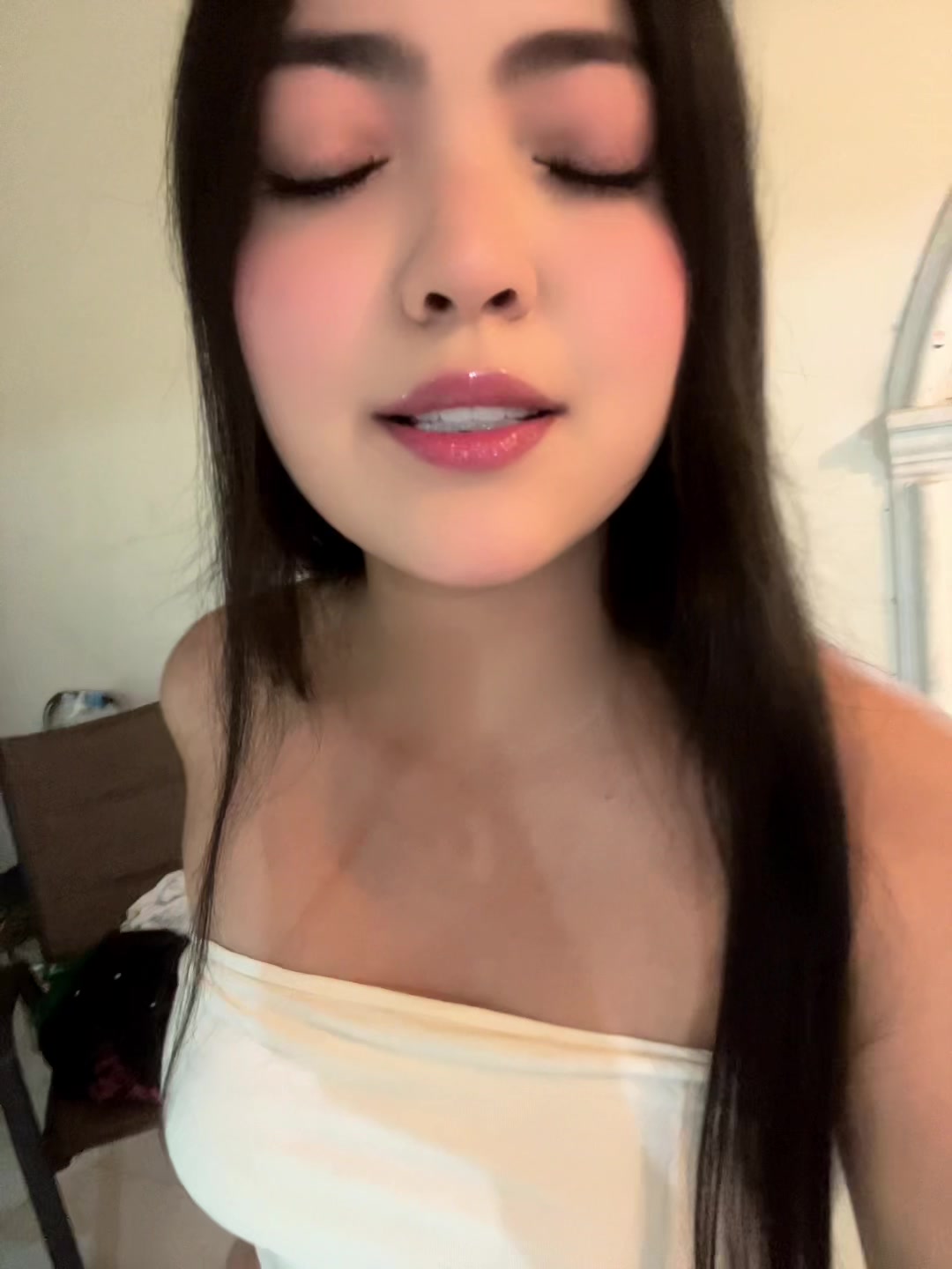 @x_naily