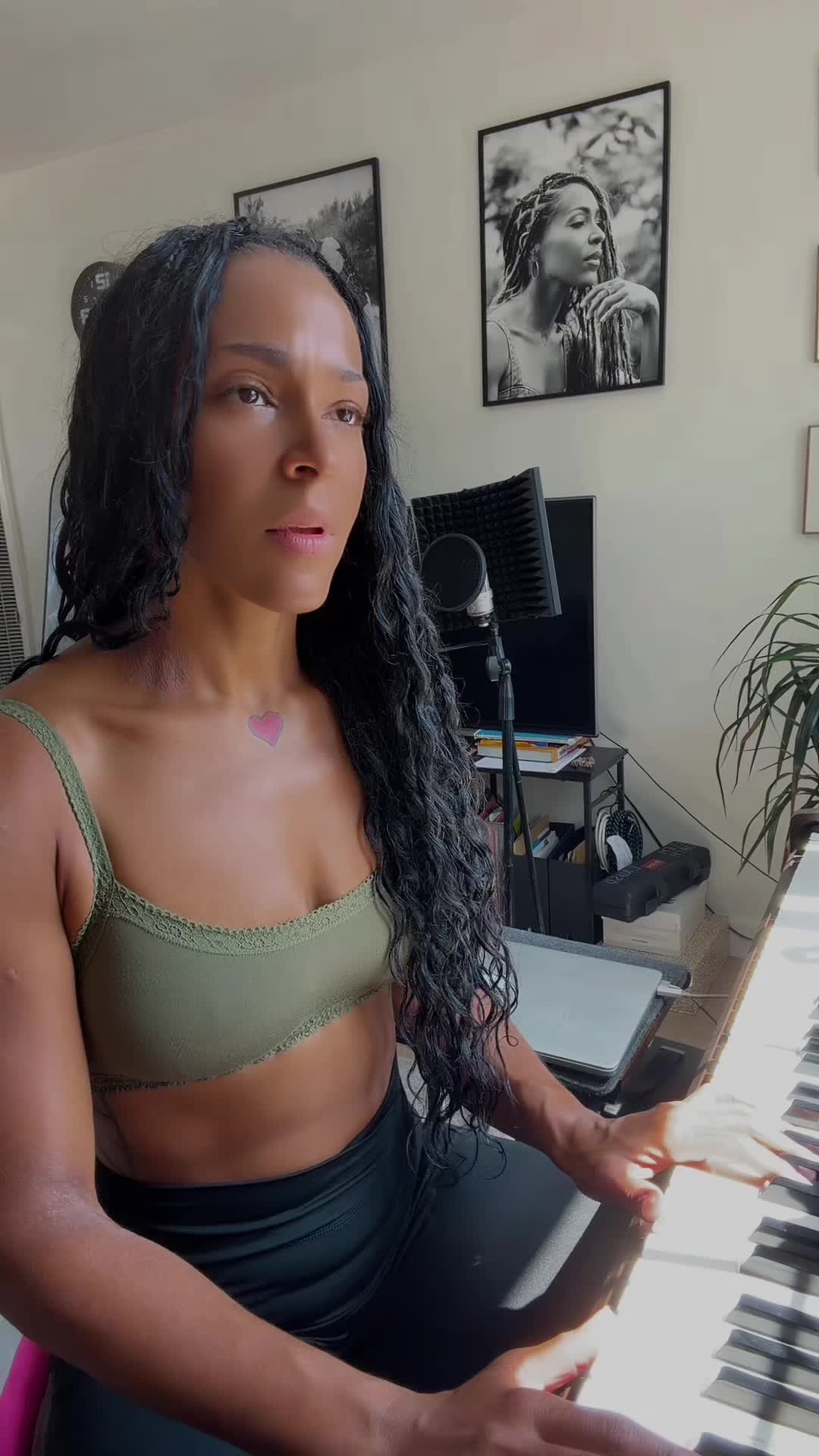 @officiallyjustamina