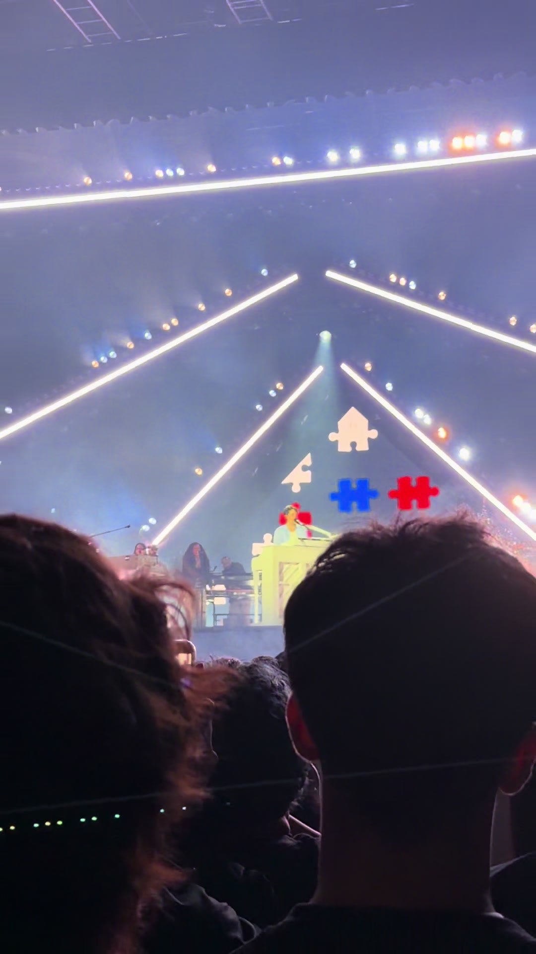 @kelseygoestoconcerts
