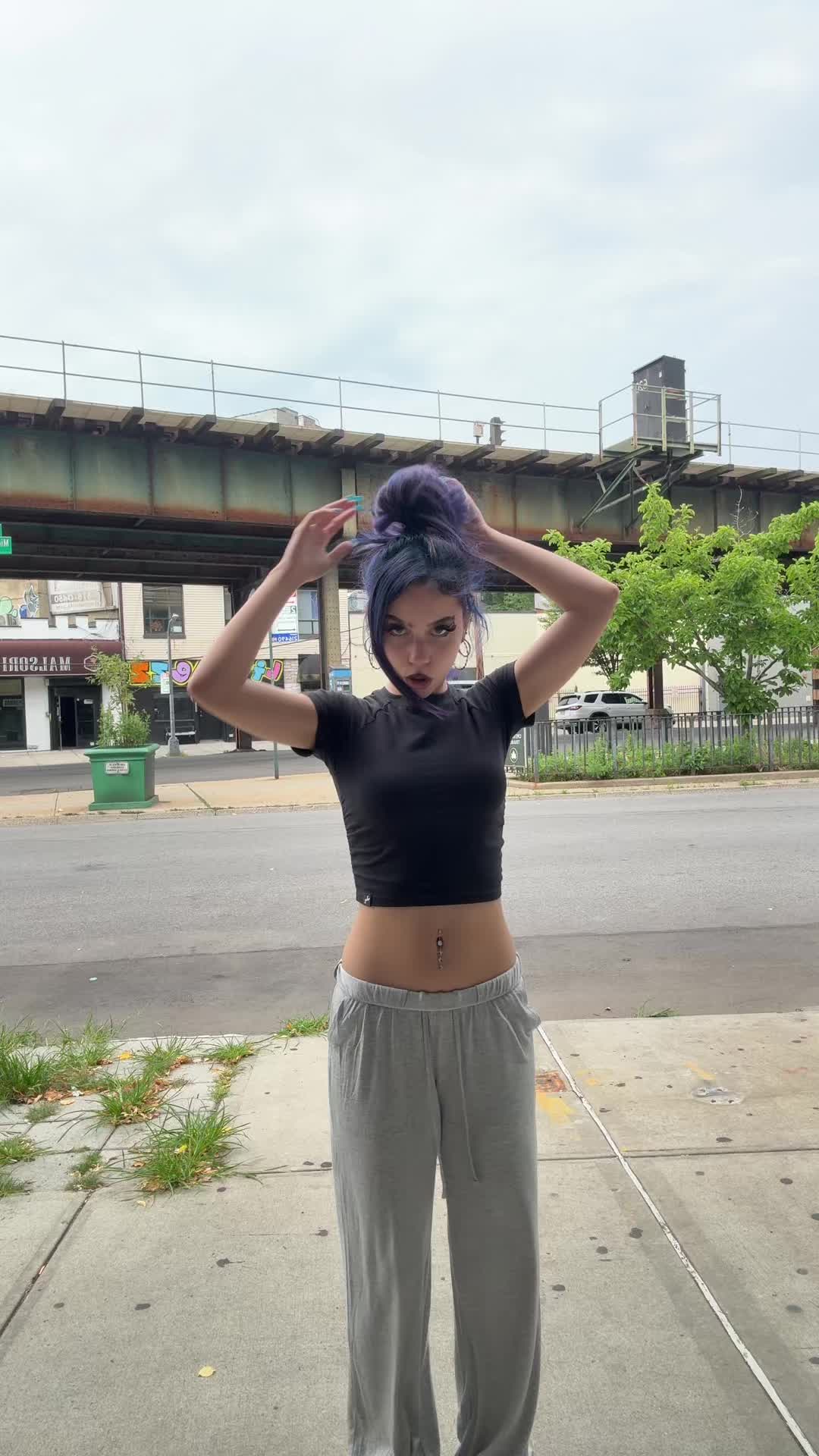 @qh0st1n