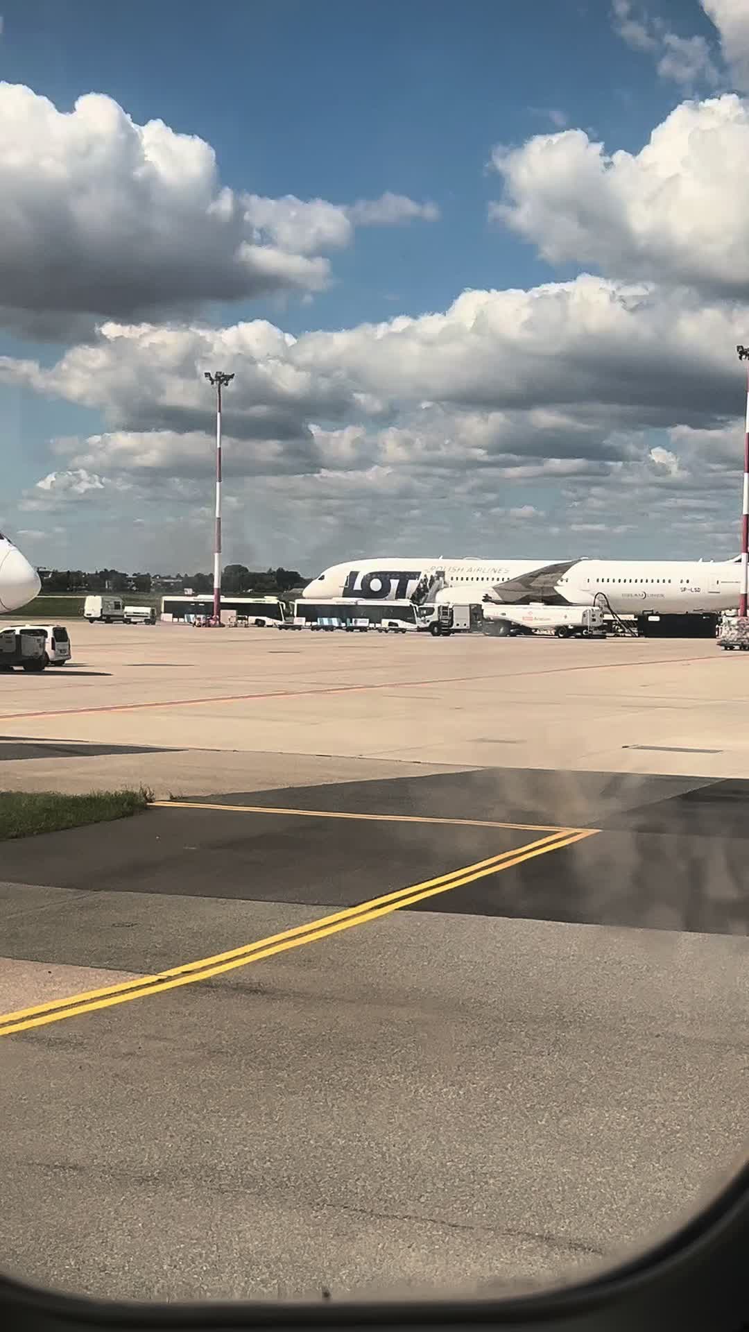 @𝓝𝓪𝓭𝓲a✈️👩🏽&zwj;✈️🇵🇱