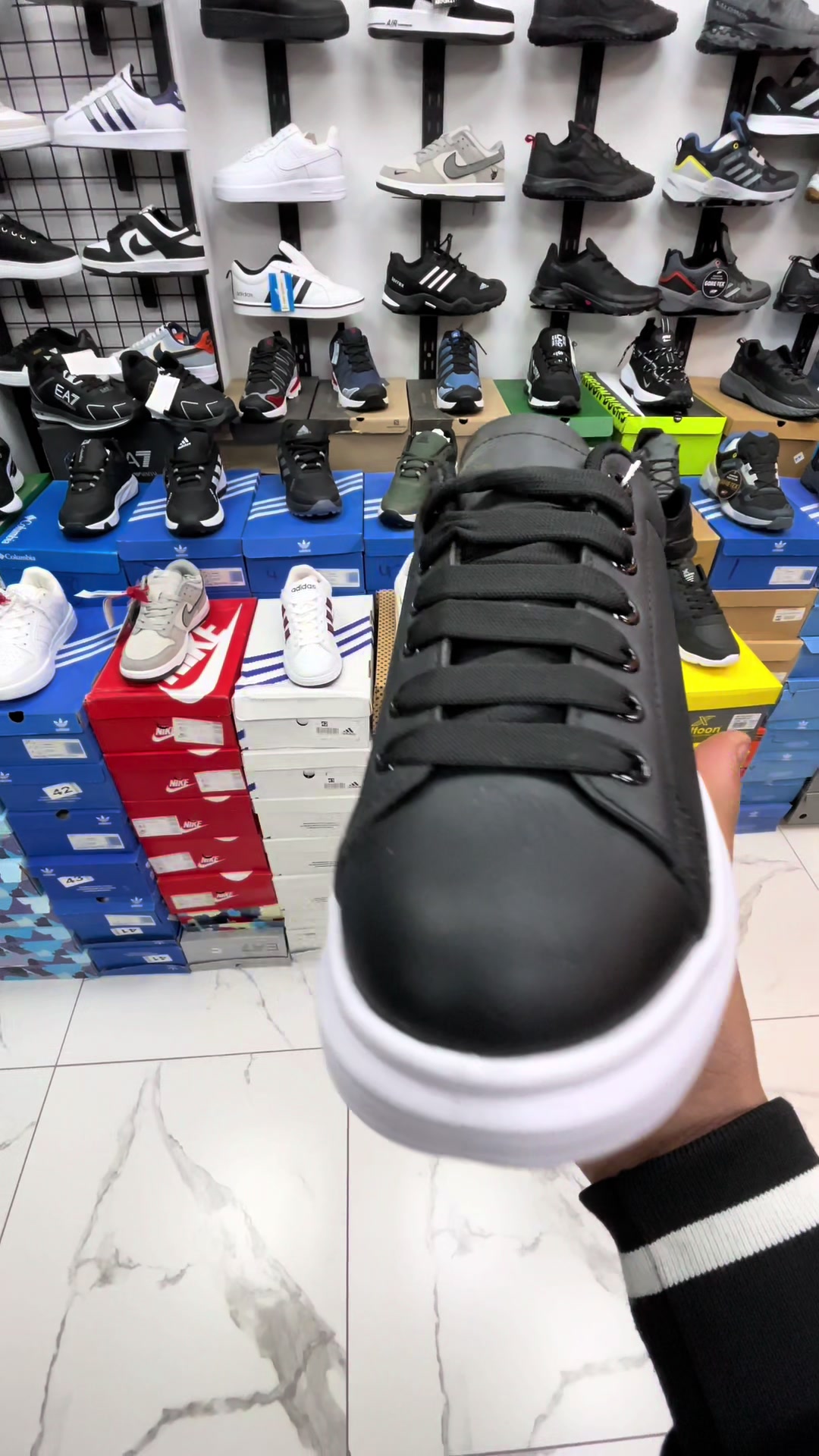 @Umt Shoes Van