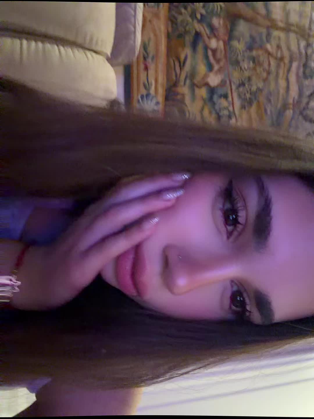 @_.aviisaa