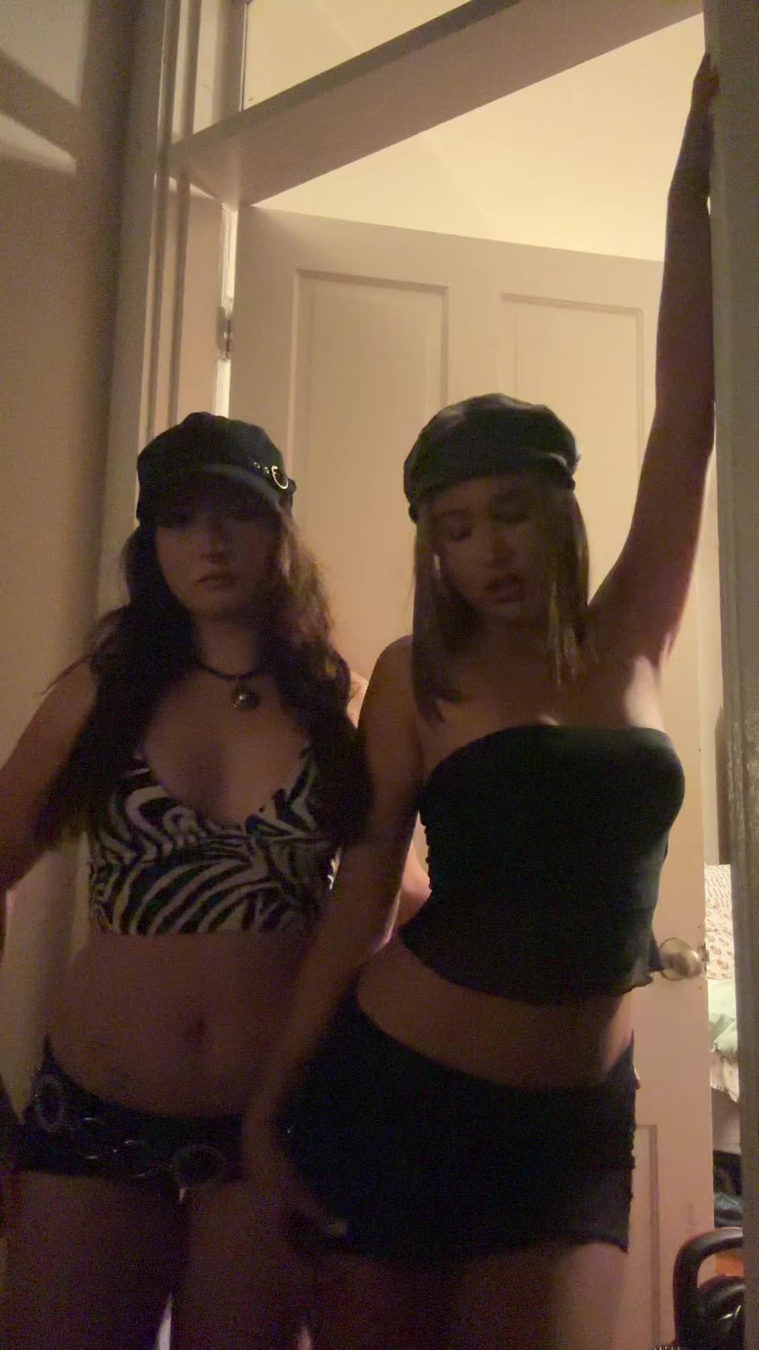 @sophielaynee