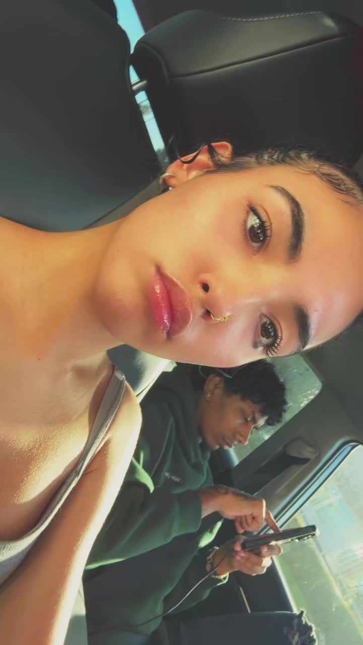 @Heluvs_ari