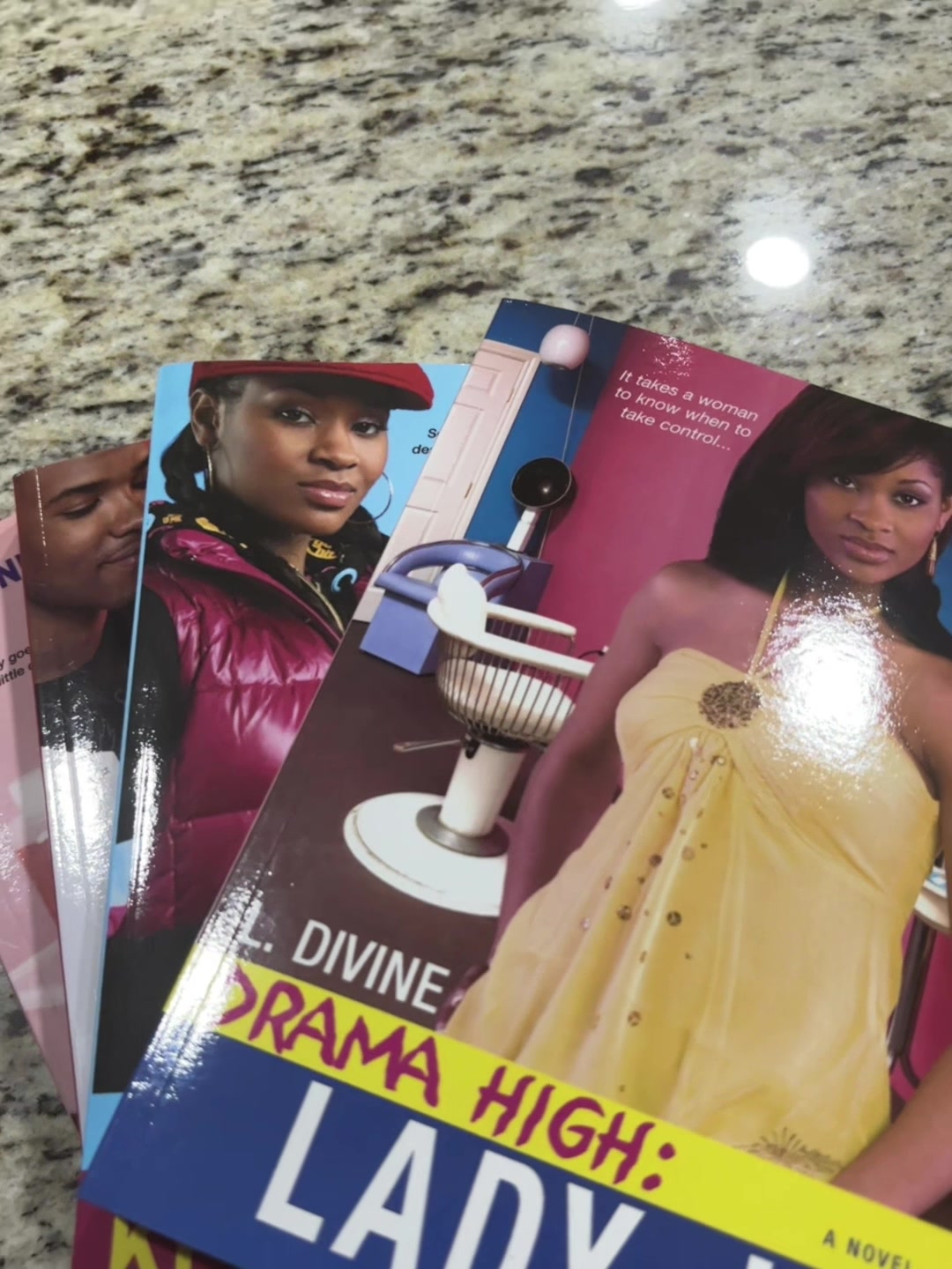 @Treasured_reads📚