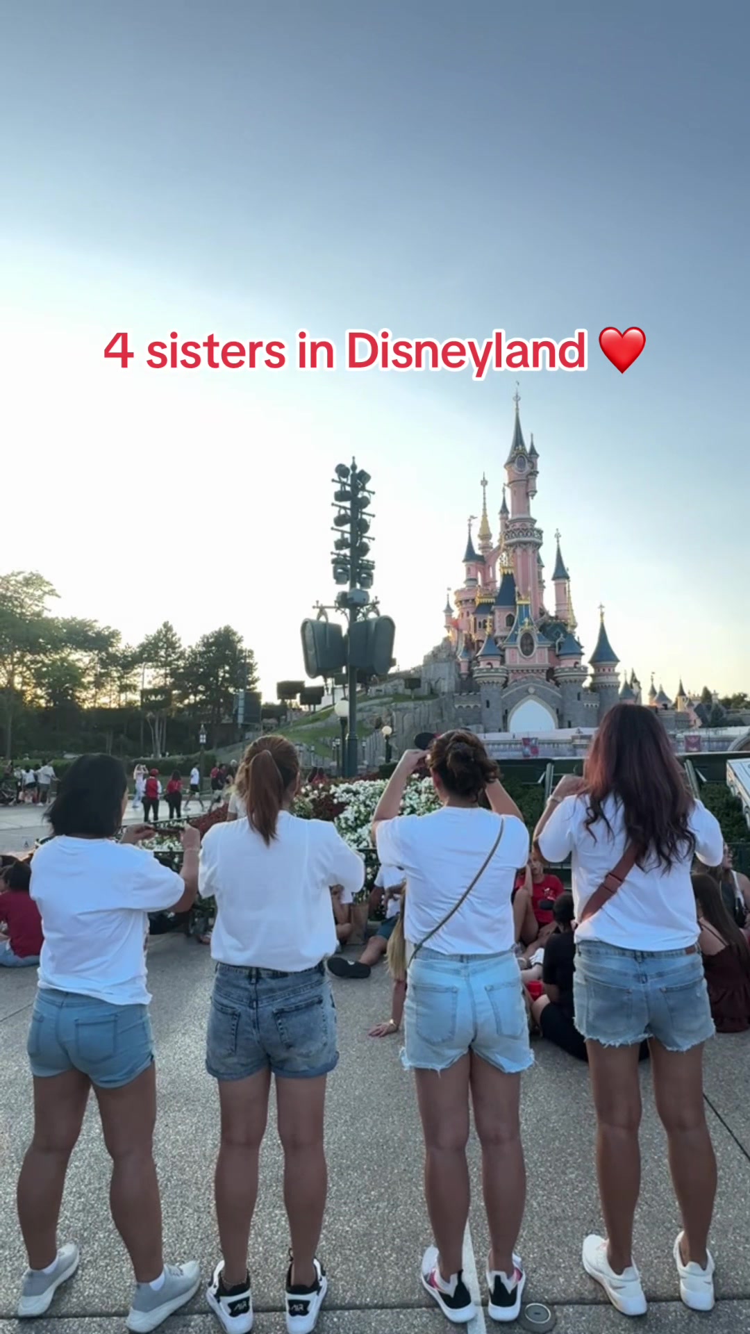 @Ellen Ellie 🇺🇸🇰🇭