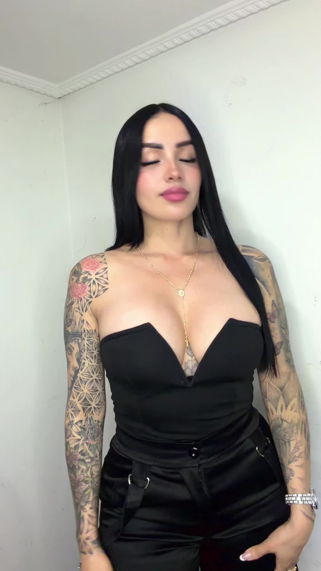 @Alexandra Santafe 👑te sigue