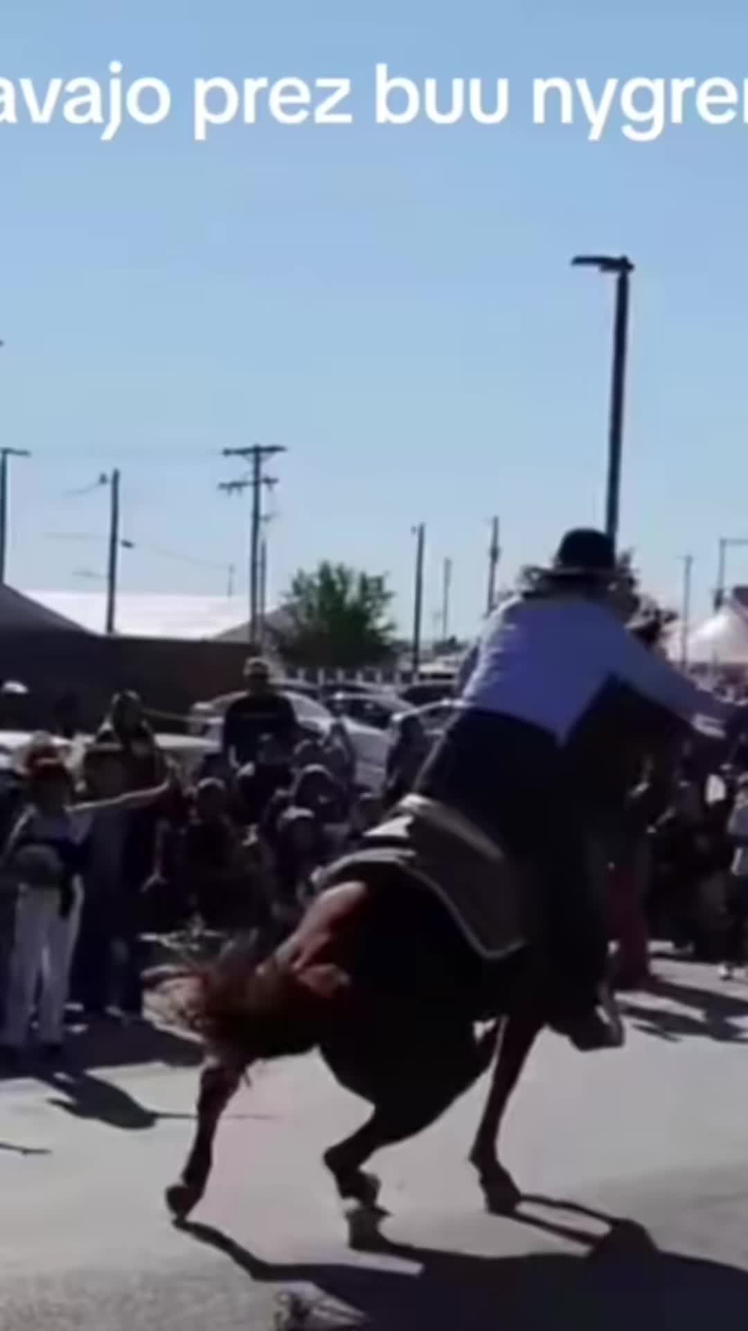 @Din&eacute; Resistance