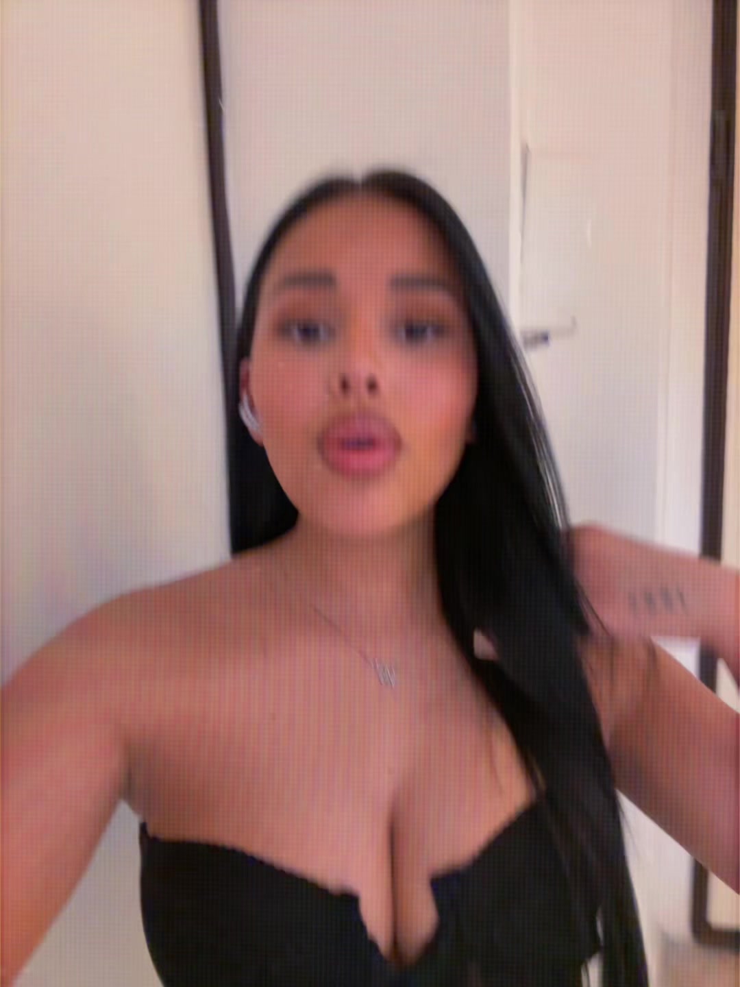 @Nicolecamacho02_