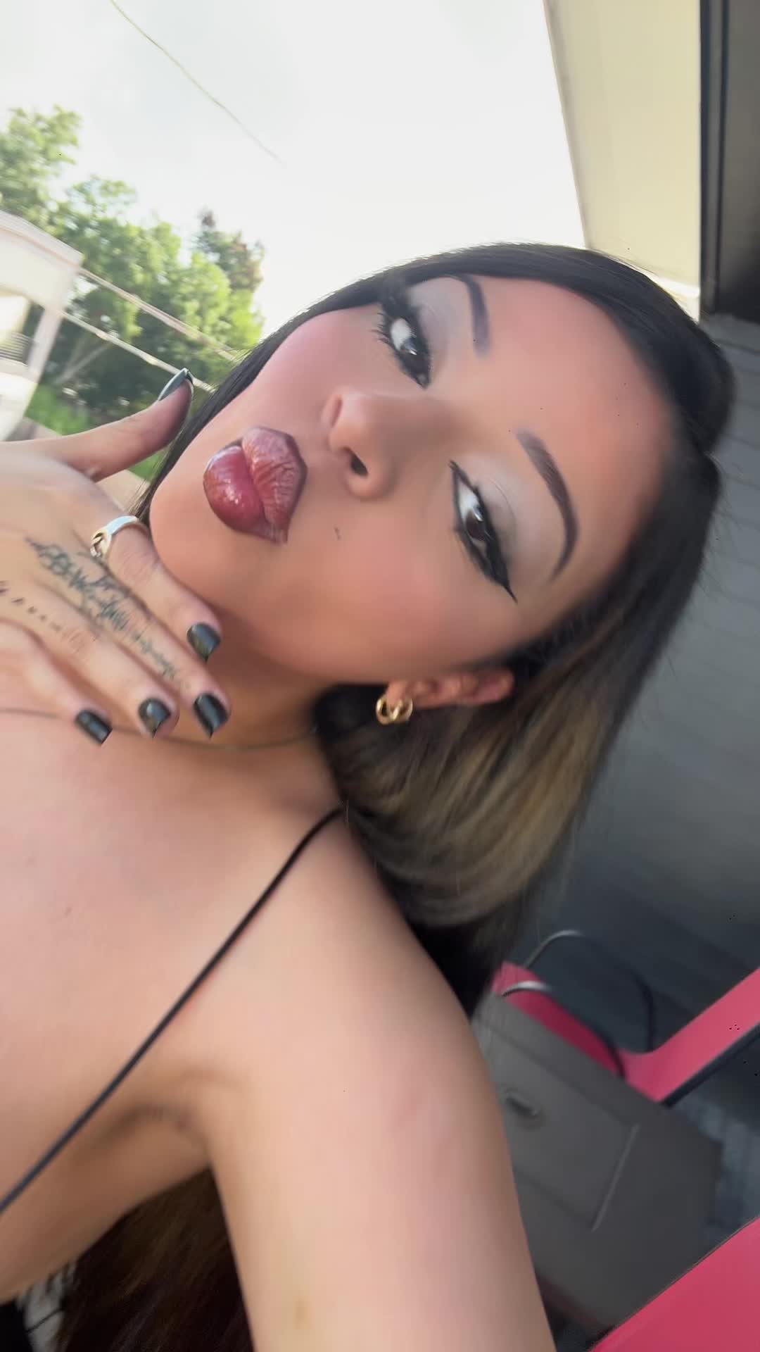@valeriee