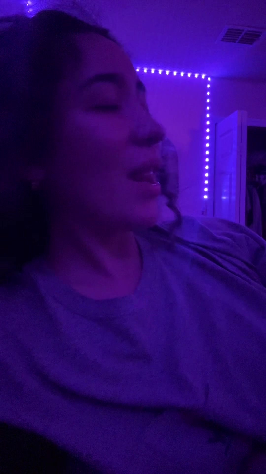 @<
