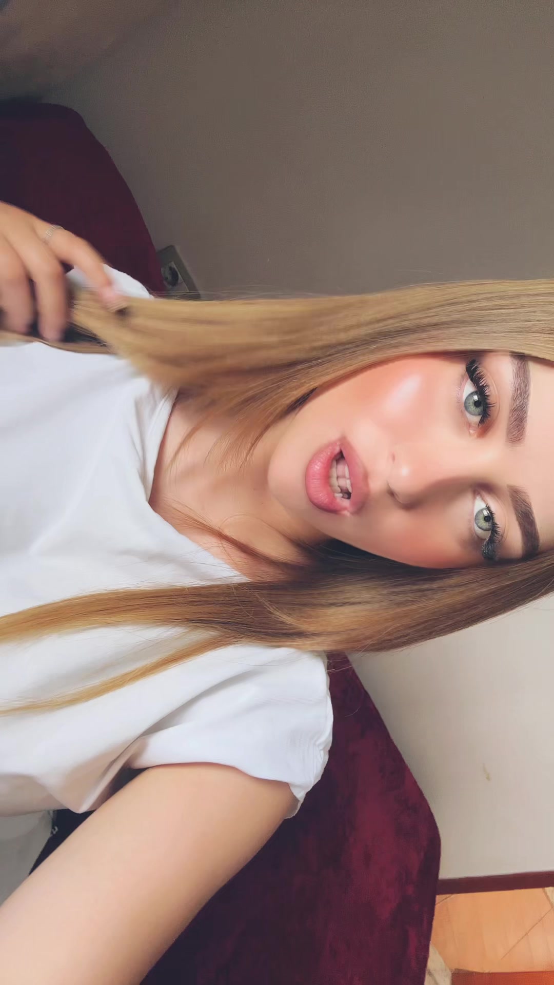 @👩🏼