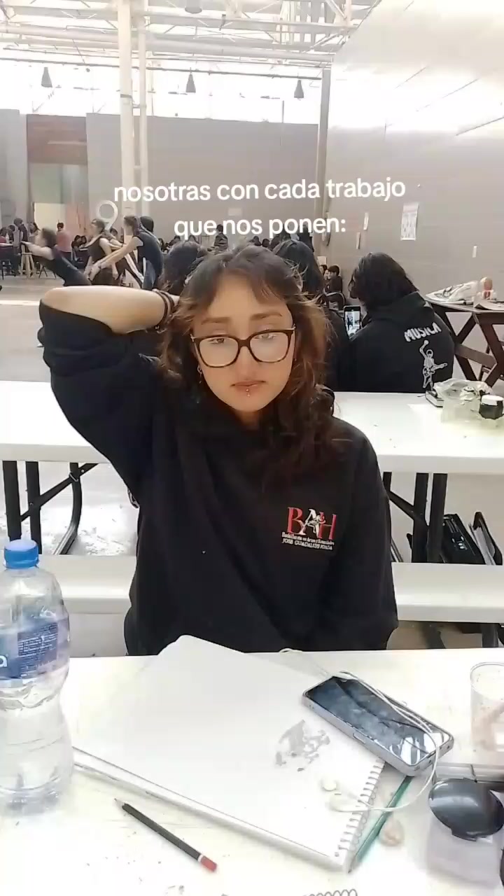 @chinolis_Eliza