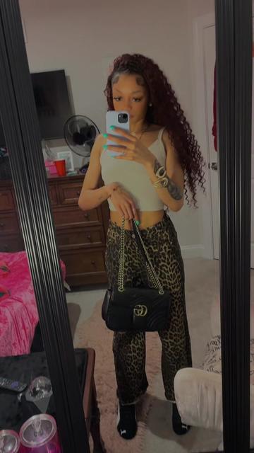 @PrettyyGangstaa🎀
