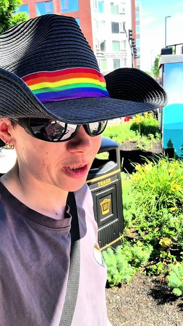 @Live free or die🏳️🌈