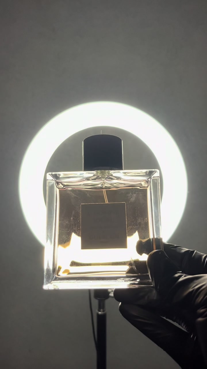 @FragranceFanatic محب العطور