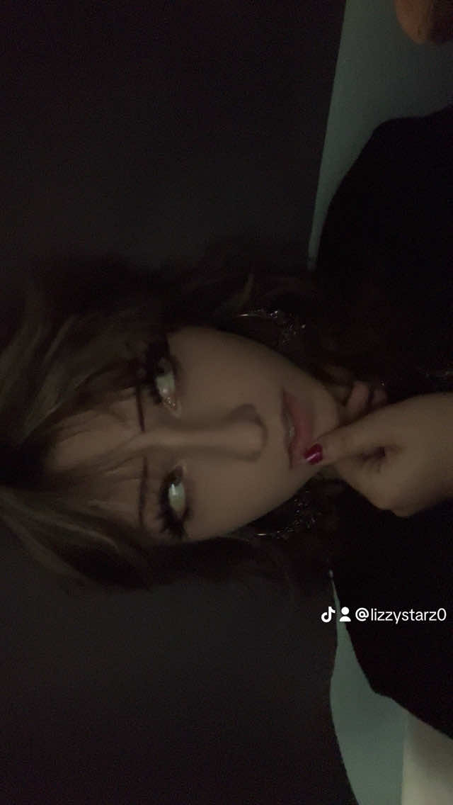 @lizzystarz