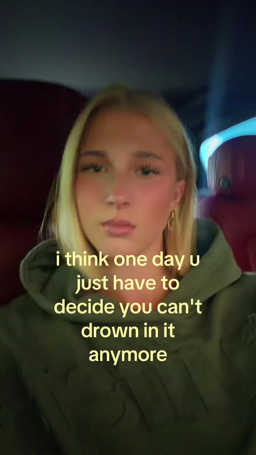 @theelliebarker