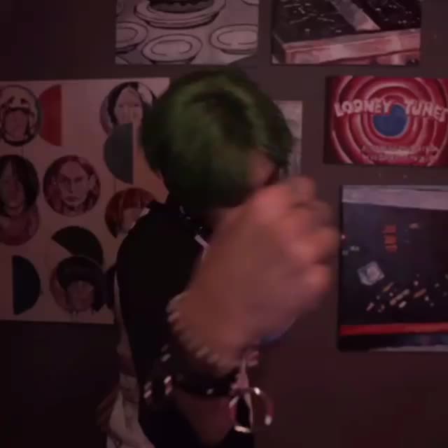 @👋