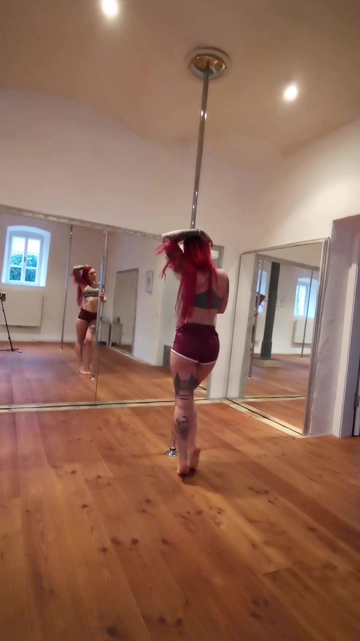 @Nina_Napalm